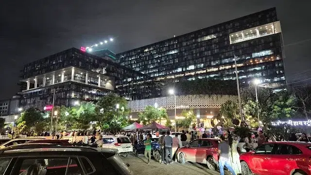 Commercial Space for Sale in Balewadi High Street road mainnnR Saikar (baner/ Balewadi)