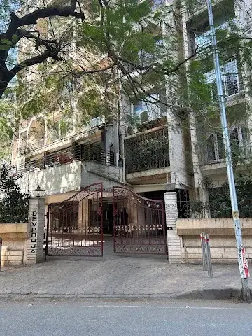 4 BHK Flat for Rent in V.P. Road