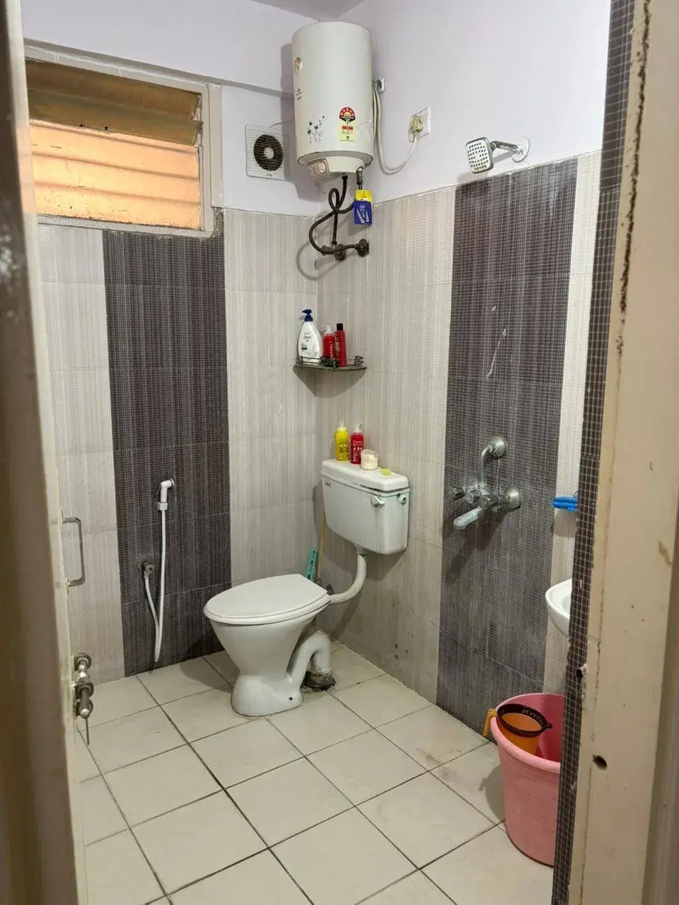 Single Occupancy for Male in 3 BHK Flat for Rent in Gated Society near Seetharampalya / Gopalan International High School