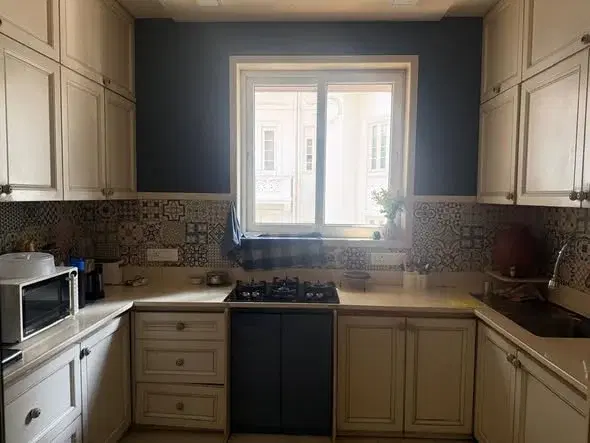 2 BHK Flat for Rent in Peddar Road