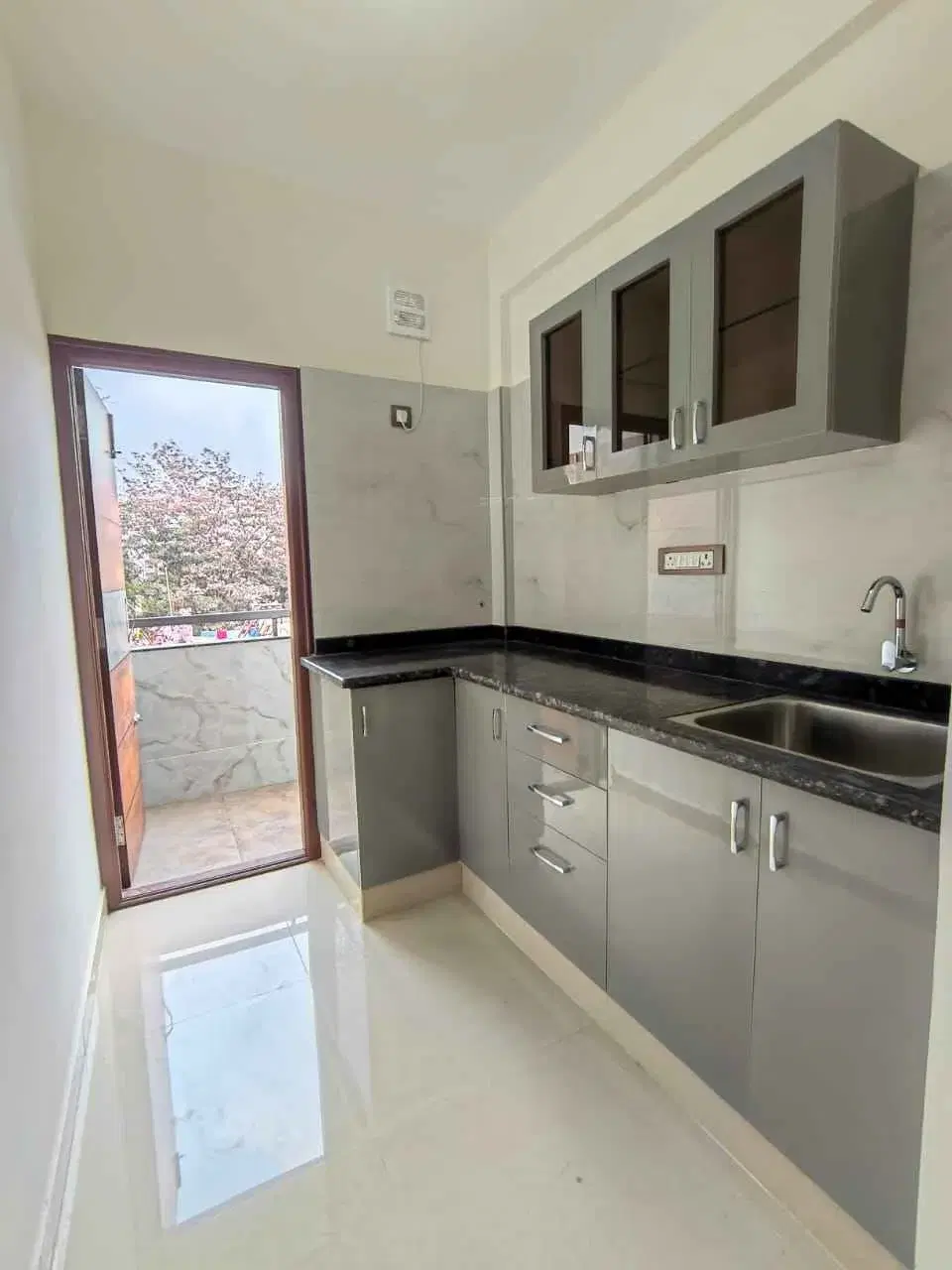 2 BHK Flat for Rent in Hsr extension Close to all teck parks