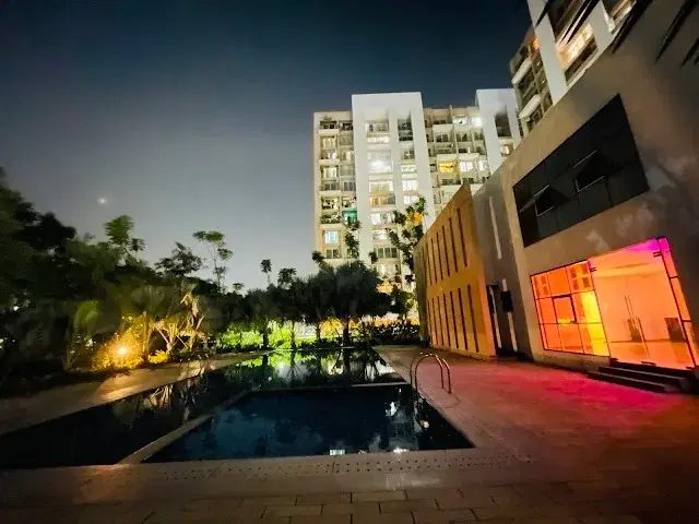 2 BHK Flat for Rent in Backside of Amanora Mall