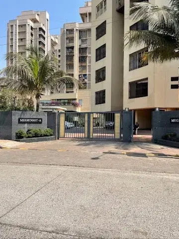 4 BHK Flat for Rent in Lokhandwala market