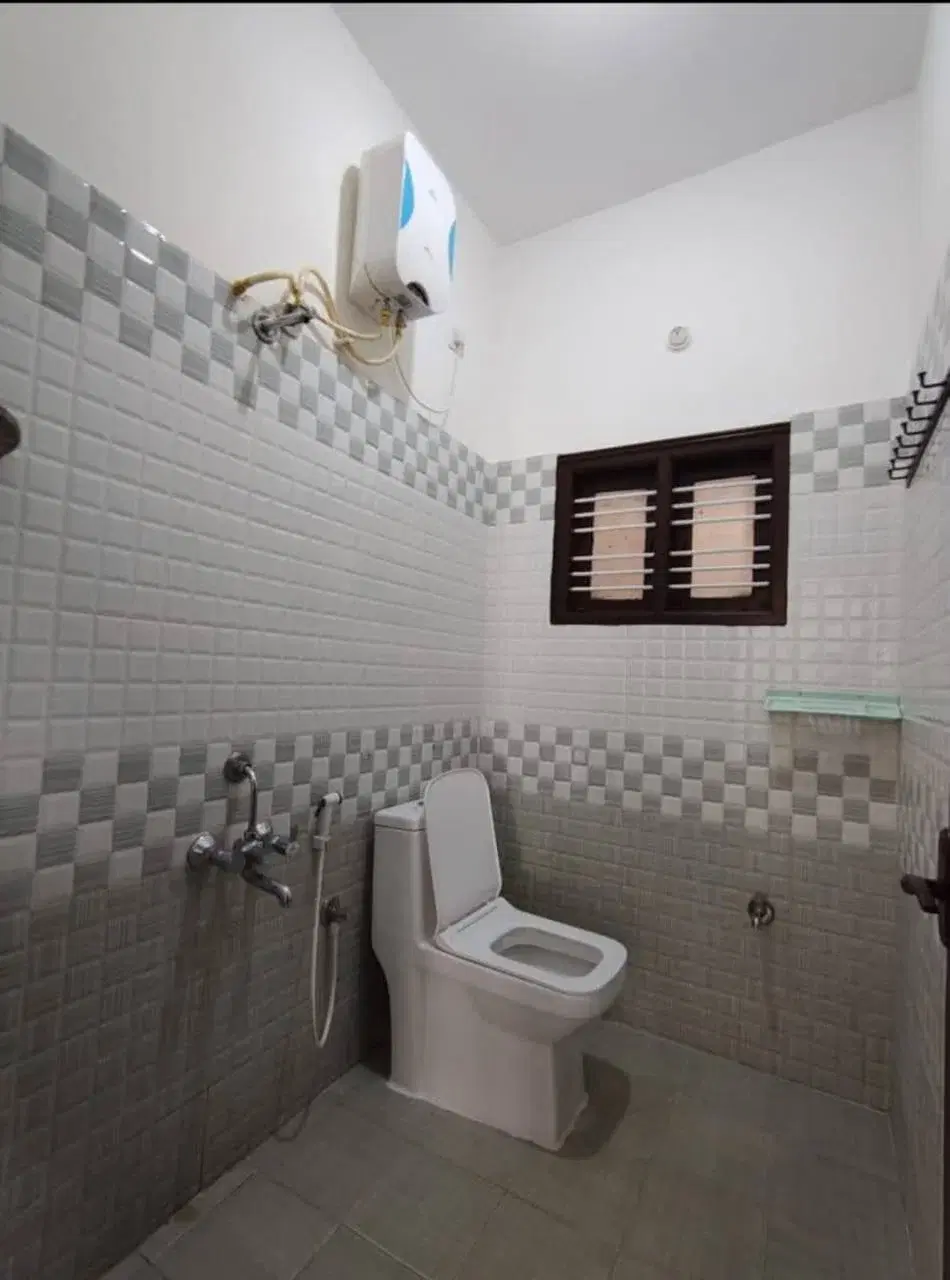 2 BHK Flat for Rent in kudlu gate metro station near hsr layout 2km