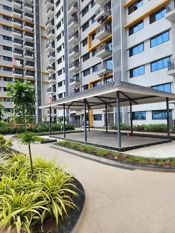 2 BHK Flat for Sale in tower 45 Amanora Gold Towers