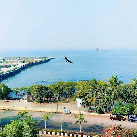 4 BHK Flat for Rent in Bandra Carter Road