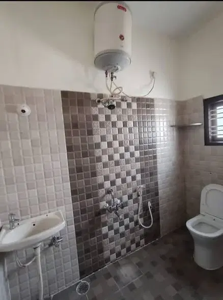 2 BHK Flat for Rent in Singasandra Very Near to HSR Layout