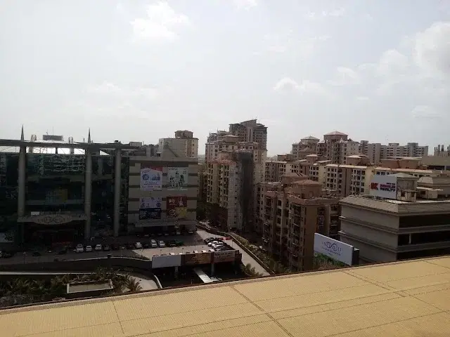 6 BHK Flat for Sale in In malad w Opp infinity’s mall Metro station