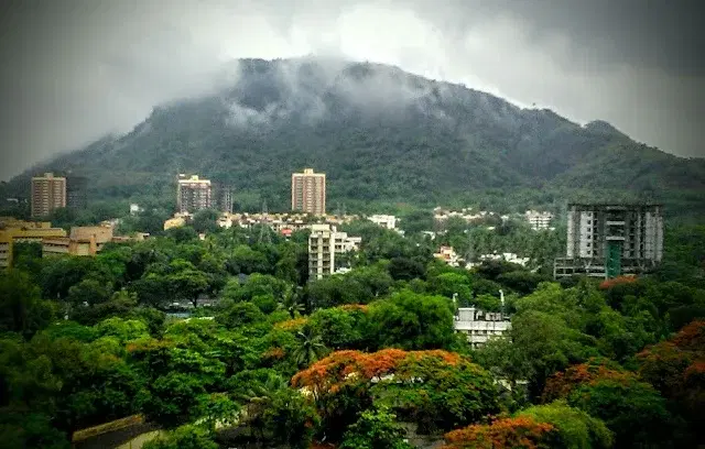 2 BHK Flat for Sale in Gymkhana; 14 th rd off Central Avenue RD; Raheja Acropolis; WADWA EPICENTER; behind Satyam springs