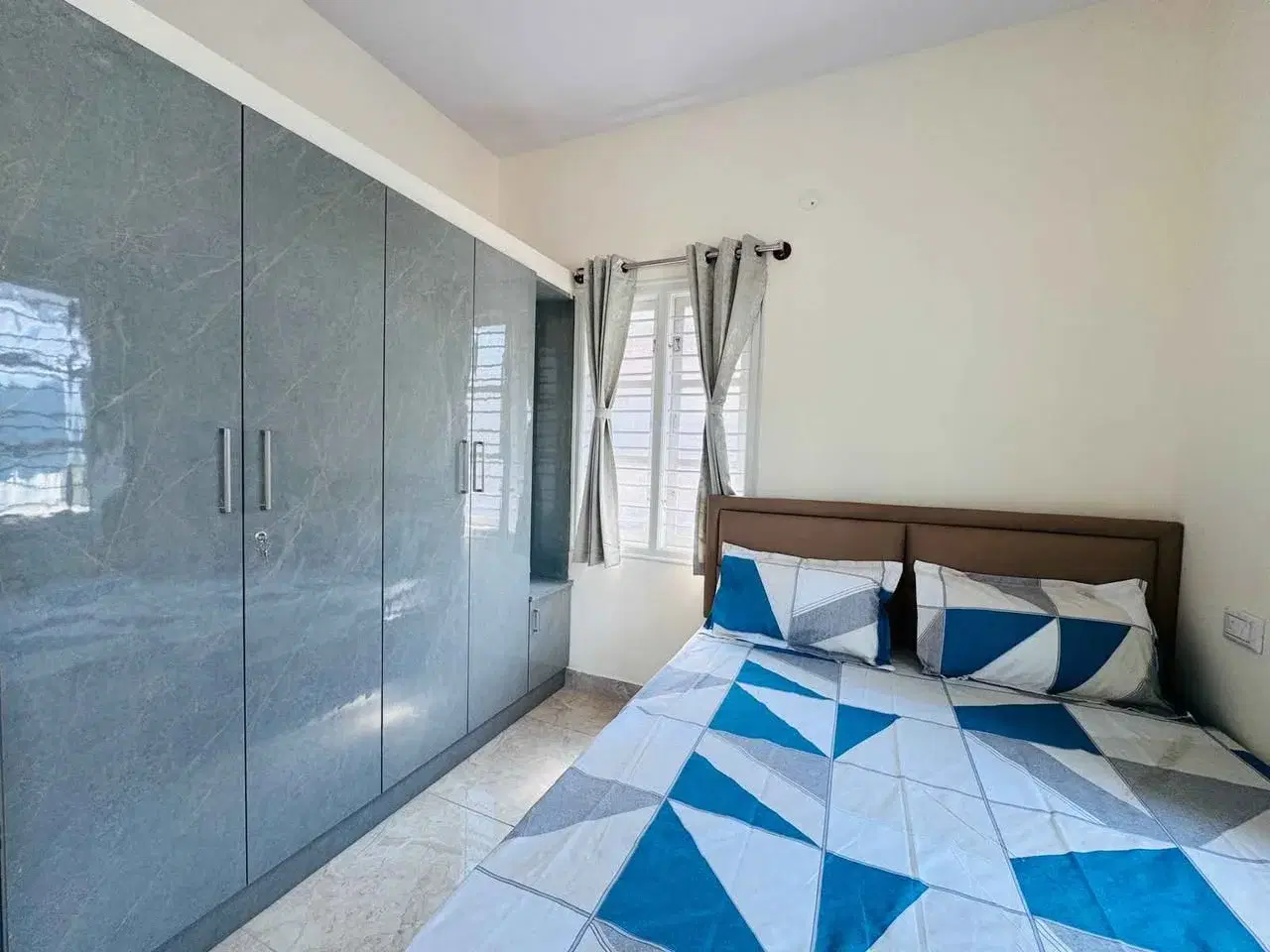 2 BHK Flat for Rent in Bellandur Main Road