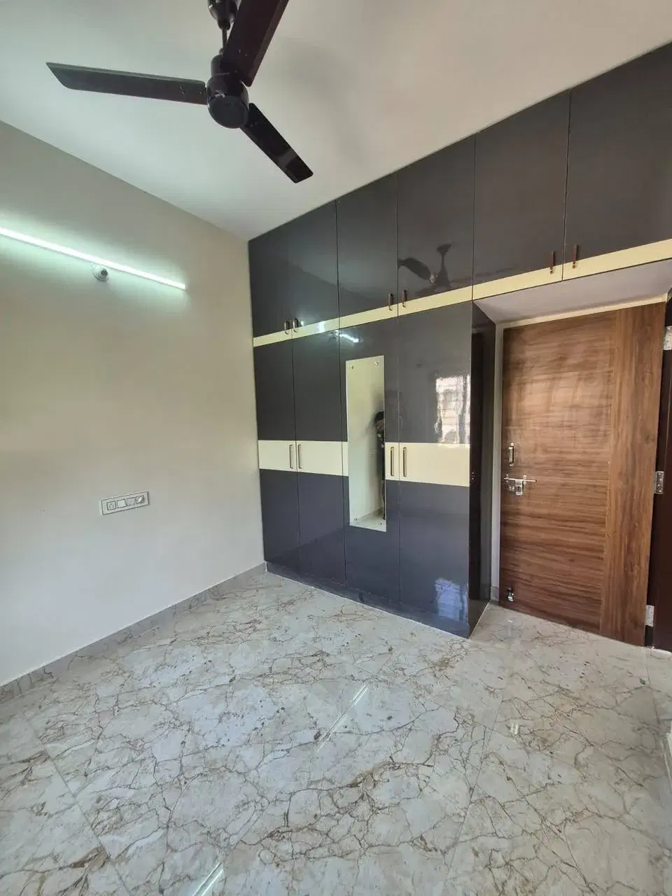 2 BHK Flat for Rent in Kudlu gate metro station near hsr layout