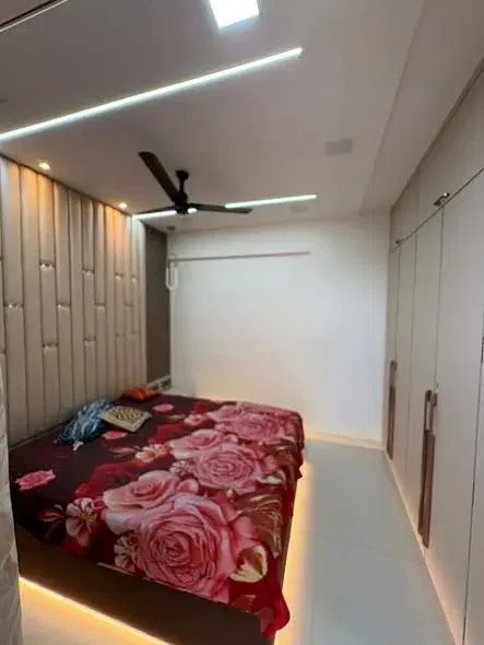 2 BHK Flat for Rent in Malad East