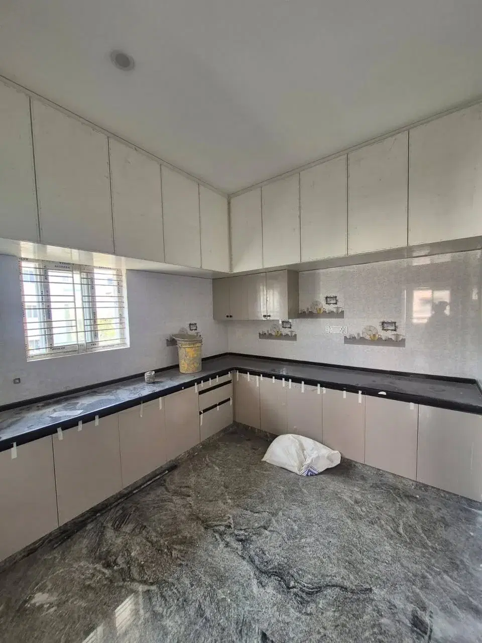 2 BHK Flat for Rent in kudlu gate metro station near hsr layout 2km