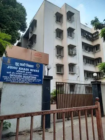 2 BHK Flat for Rent in Juhu Circle