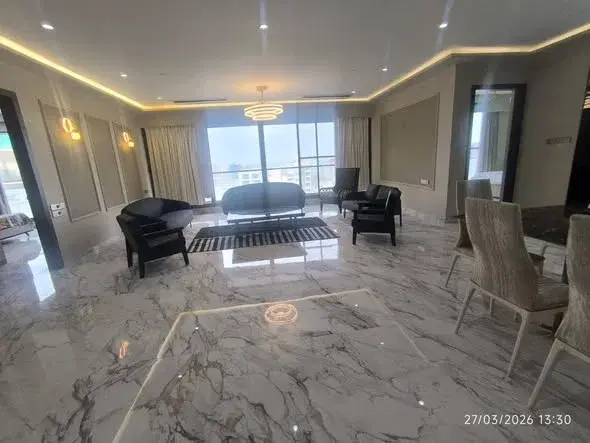 5 BHK Flat for Rent in Linking Road Santacruz West