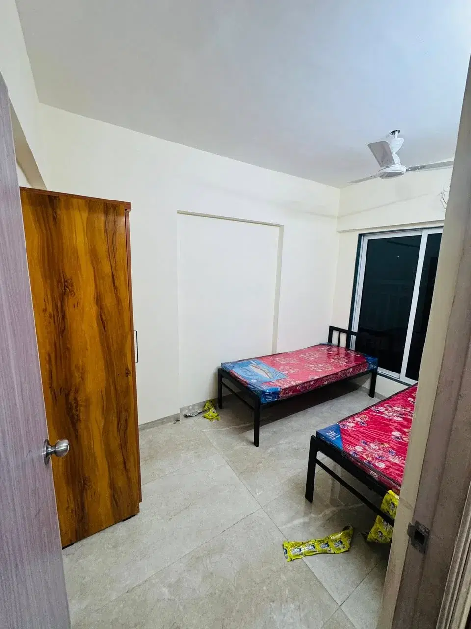 Single Occupancy in 2 BHK Flat for Rent in Jogeshwari w near by veera desai nesco nirlon JP morgan IT park Oshiwara metro