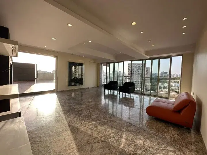 4 BHK Flat for Sale in Amboli & Adj Filmalaya Studio