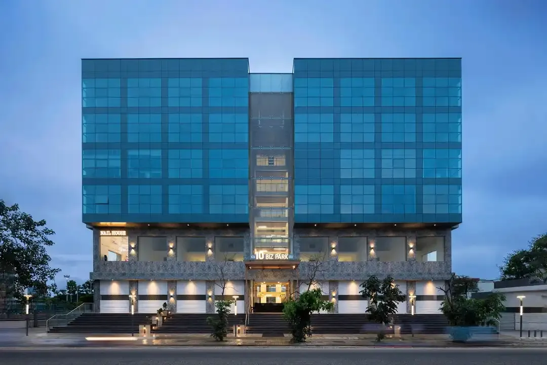 10 Biz Park